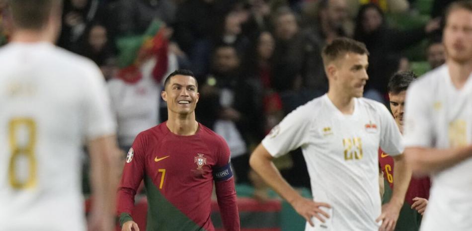 Cristiano Ronaldo de Portugal reacciona durante el encuentro de clasificación a la Euro 2024 frente a Liechtenstein en Lisboa, Portugal.