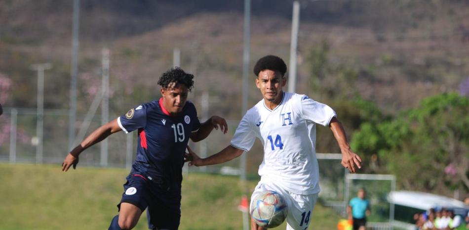 Un momento en acción en el partido amistoso entre las selecciones U20 de República Dominicana y Honduras.