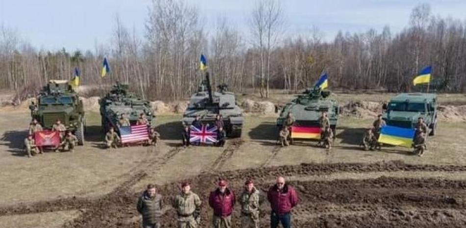 Carros de combate entregados Challenger, Stryker, Cougar y Mauder entregados a Ucrania