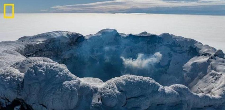 Cumbre del volcán del Monte Michael en la isla Saunders. ©Renan Ozturk, National Geographic/UCL