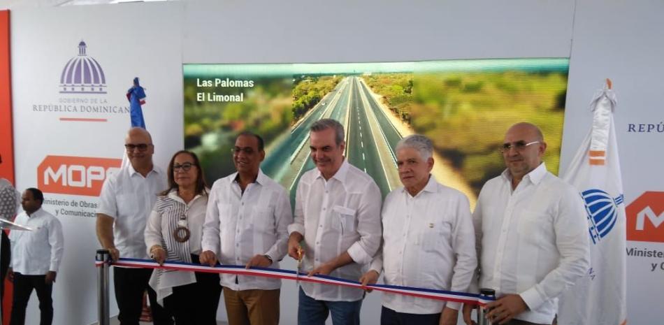 El presidente Luis Abinader dejó formalmente inaugurada la reconstrucción, adecuación, embellecimiento y ampliación de la Circunvalación Norte en Santiago /  Fuente Externa