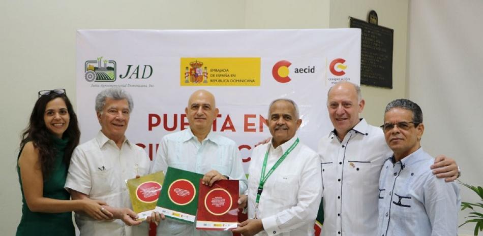 Miembros de la Junta Agroempresarial Dominicana (JAD) y la Agencia Española de Cooperación Internacional para el Desarrollo (Aecid). Fuente externa