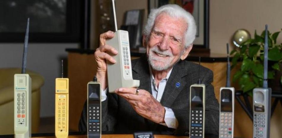 Martin Cooper, "Padre del teléfono celular". AFP