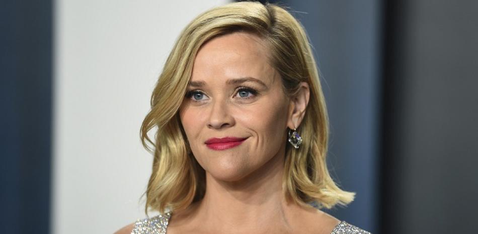 Reese Witherspoon llegando a la fiesta de Vanity Fair de los Oscars 2020. Foto: AP