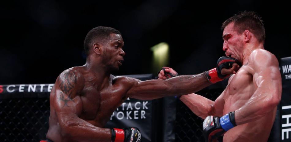 Will Brooks (izquierda) durante uno de los combates que protagonizó ante Michael Chandler por el campeonato de las 155 libras de Bellator MMA.