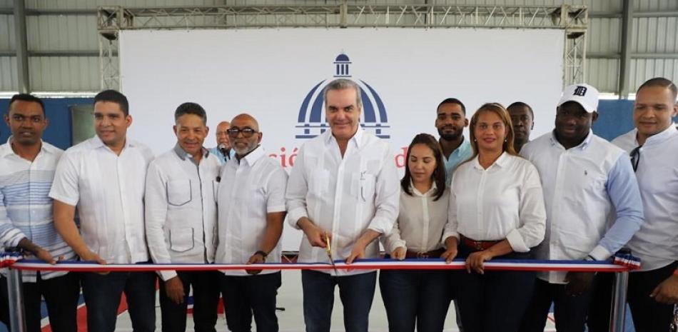 El presidente Luis Abinader inauguró varias obras este domingo y el sábado pasado en las provincias La Romana, La Altagracia, San Juan y Elías Piña.