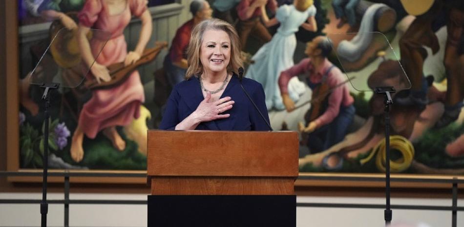 Patty Loveless habla en una conferencia de prensa para el Salón de la Fama de la Música Country el lunes 3 de abril de 2023 en Nashville, Tennessee. Foto: Ed Rode (AP)