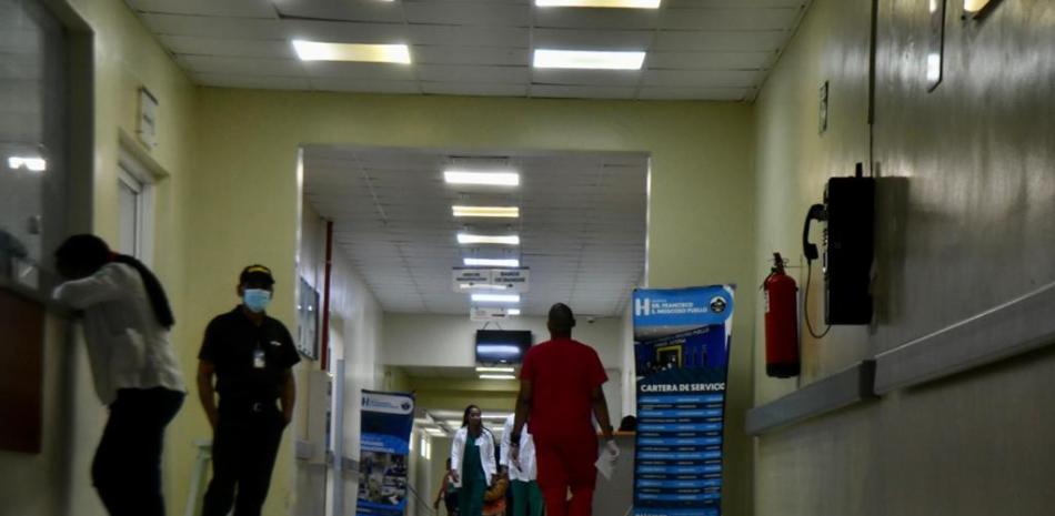 Fachadas de algunos centros médicos de esta capital. Foto: Raúl Ascencio/LD.