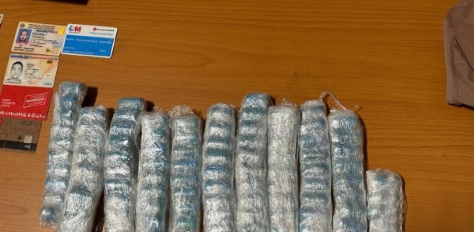 Bolsas de cocaínas encontradas en el detenido