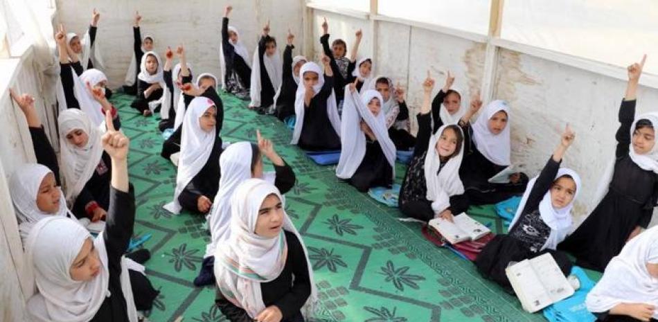 Escuela de niñas en Irán. Foto: EPA-EFE