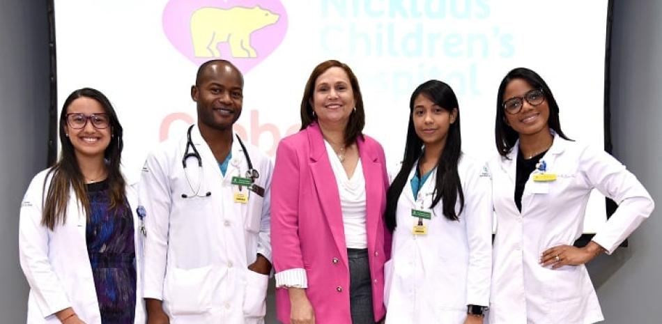 Médicos y ejecutivos de la Plaza de la Salud durante la charla del Nicklaus Children’s Hospital
