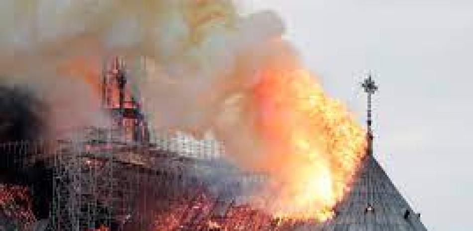 Incendio de Notre Dame de París el 15 de abril de 2019.