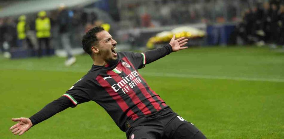 Ismael Bennacer celebra tras marcar el primer gol del AC Milan ante el Napoli en los cuartos de final de la Liga de Campeones, en Milán.