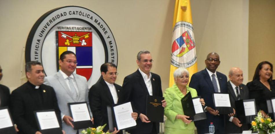 El acuerdo se firmó en la PUCMM. José A. Maldonado/LD