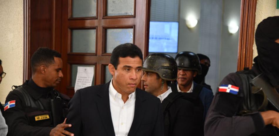 Mayor general Adán Cáceres se queja de violaciones a sus derechos fundamentales.