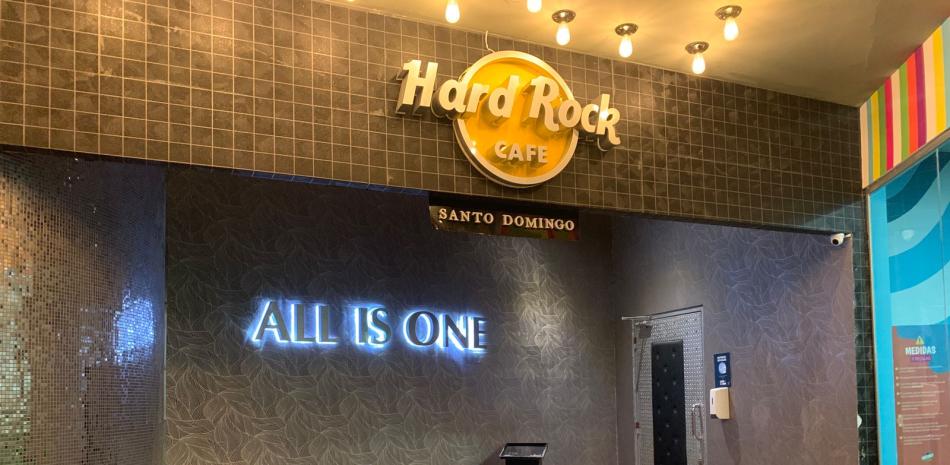 Entrada del Hard Rock Café. El personal se marchó del lugar y el establecimiento fue cerrado. Foto: Audry Trinidad / LD