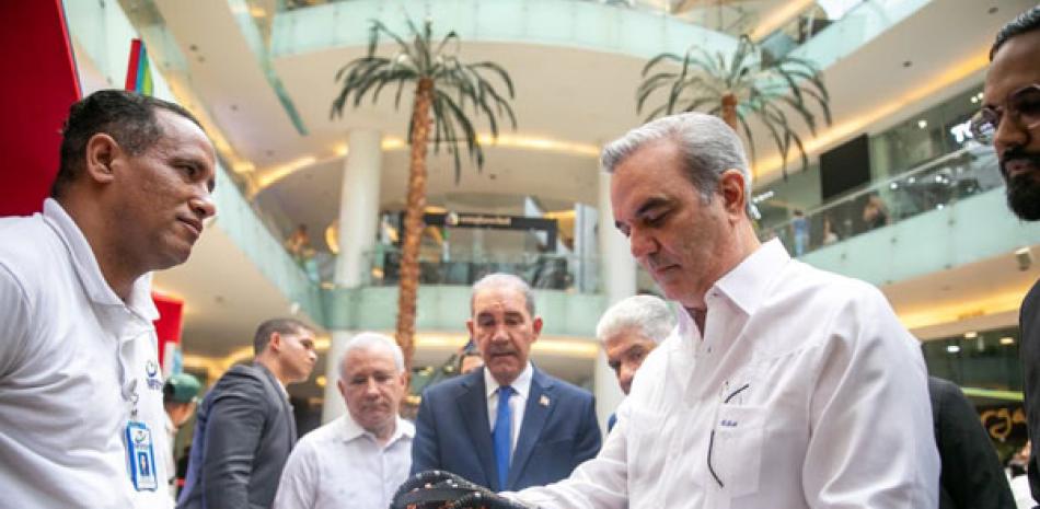 El presidente Abinader encabezó el acto realizado en Ágora Mall.  Raúl Asencio /LD