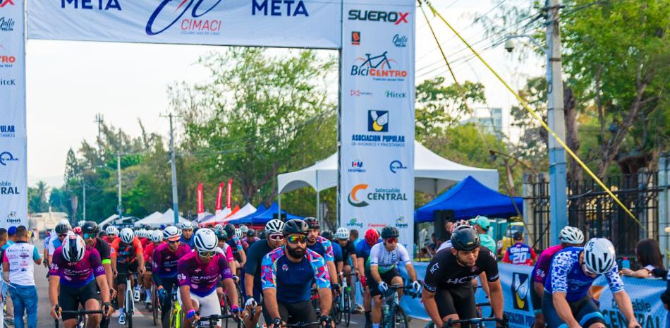 La primera carrera fue sorteada en los alrededores del Monumento a los Héroes de la Restauración y el Gran Teatro Cibao, de Santiago de los Caballeros.