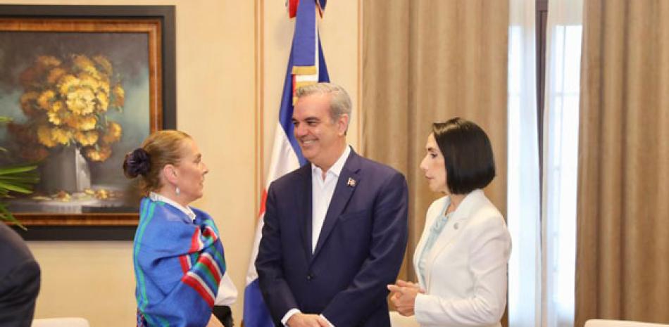 El presidente Abinader se reúne con Beatriz Gutiérrez Müller.