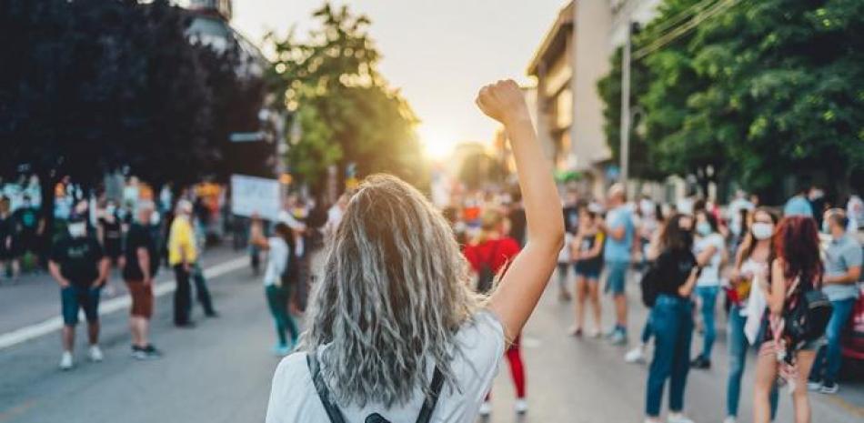 En estos tiempos percibimos una generación que defiende la integridad y la equidad. ISTOCK