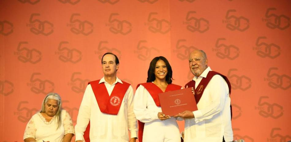 509 mujeres fueron graduadas durante la 66 graduacion del Instituto Tecnologico de Santo Domingo Intec / Victor Ramírez