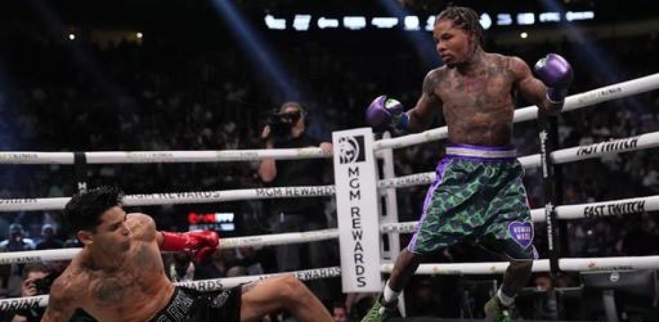 Gervonta Davis noquea a Ryan García durante un combate de pesos ligeros de boxeo el pasado sábado.