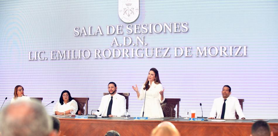 La alcaldesa del Distrito Nacional, Carolina Mejía, habló en el salón de sesiones.