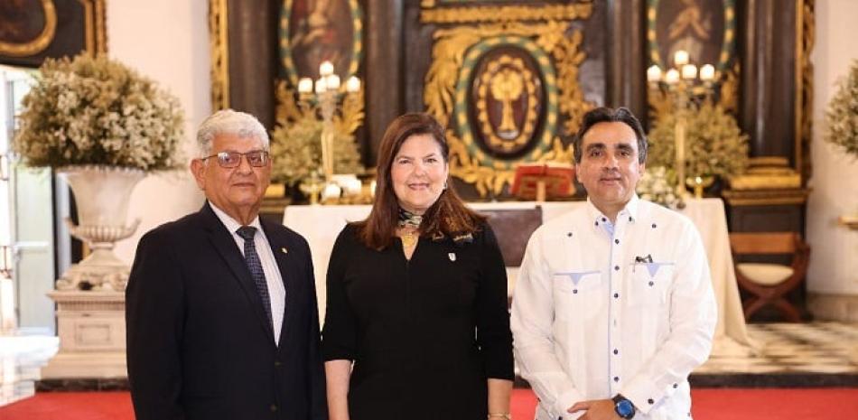 Jaime R. Fernández, Sonia Villanueva  y Juan R. Reyes