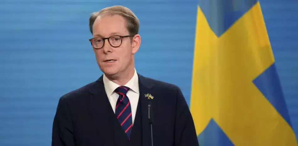 El ministro del Exterior sueco Tobias Billstrom habla a la prensa en Berlín, 10 de noviembre de 2022.