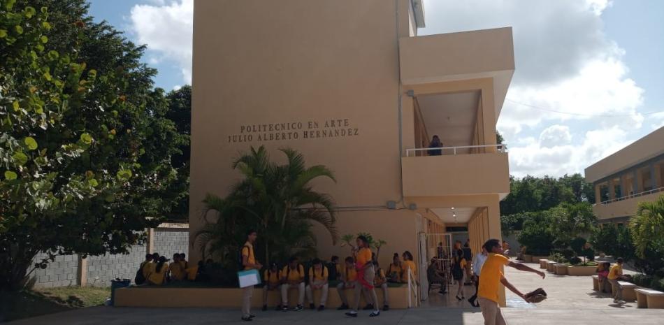 Más de 500 estudiantes asisten al Politécnico de Artes Julio Alberto Hernández en Santiago.