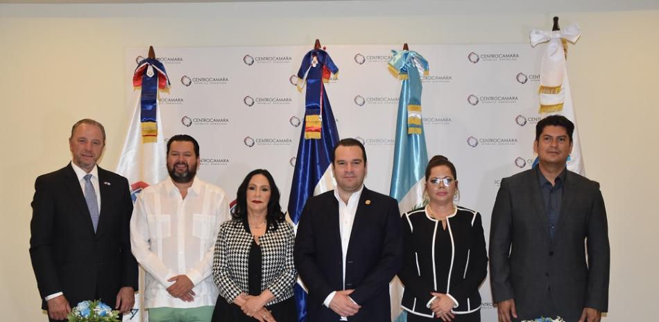 Javier Zepeda, Andrés Rivera, Sara Paulino, Luis Bosch, Kathy Grullón y Janio Rosales.