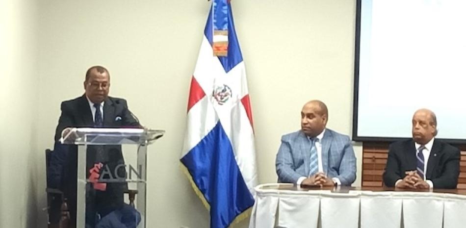 Euri Cabral presentó el libro "Presidentes dominicanos", con el que busca crear conciencia sobre realidad y vicisitudes del poder.
