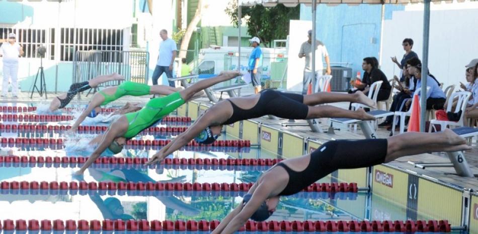 La natación es uno de los deportes más practicado en los clubes sociales.