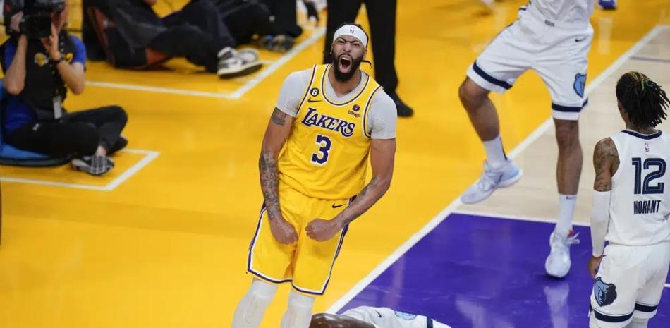 Anthony Davis demostrò su  capacidad anotadora en la paliza de los Lakers.