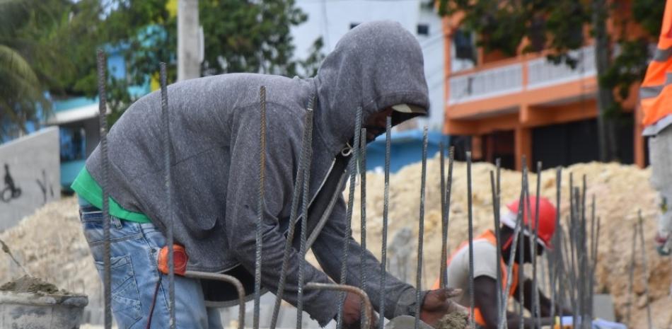 Hoy se celebra el Día Internacional de los Trabajadores y encuentra al sector de la construcción en baja.