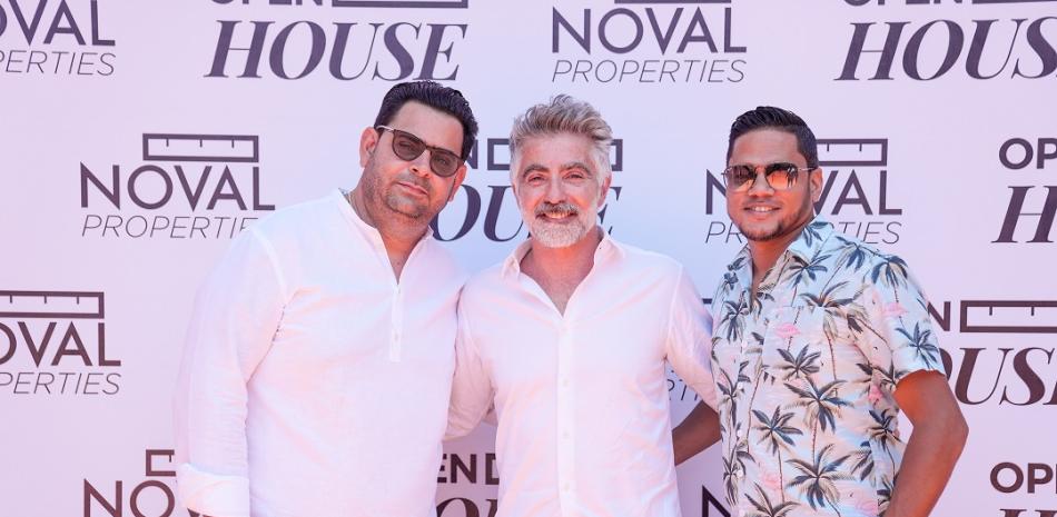 César Latrilla CEO Noval Properties junto a Luis Ariel Abreu y Ramón Batista de Blue Caribbean.