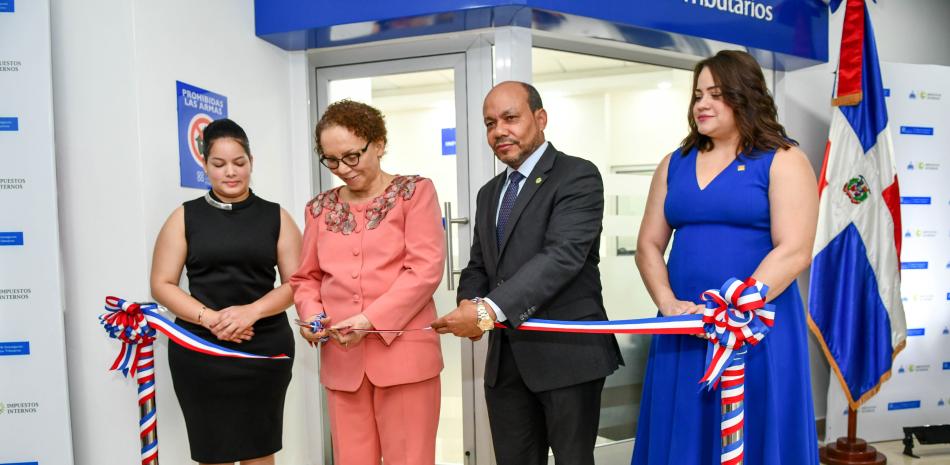 El acto de apertura de la nueva unidad estuvo encabezado por Luis Valdez Veras,director general de Impuestos Internos, y Miriam Germán Brito, procuradora general de la República.