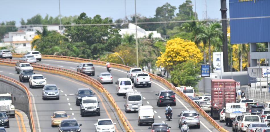El desorden vial y las infracciones cometidas por los conductores que transitan a través de las principales vías del Gran Santo Domingo constituyen uno de los principales problemas que afectan la seguridad de los ciudadanos.<br /><br />También le pude interesar estos videos:<br /><br />LOS TIGRES RETOMAN EL LIDERATO DE CAMPEONATOS EN LIDOM ¡LICEY CAMPEÓN! https://youtu.be/nDJzTzenkEs<br /><br />FALLECIÓ UNA DE LAS MUJERES ATRAPADAS EN DERRUMBE DE MUEBLERÍA EN LA VEGA https://youtu.be/CHejhc3DZZE<br /><br />NACIONALES HAITIANOS RETORNAN A SU PAÍS TRAS PROTESTA https://youtu.be/ZShjeMqf93A<br /><br />HIJA DE JORGE MERA: MI PADRE SACRIFICÓ SU VIDA POR ESTE PAÍS, POR LA FAMILIA Y POR TODOS SUS IDEALES https://youtu.be/PtMPPdvziw0<br /><br />APRESAN EN BANÍ A ALEXIS VILLALONA https://youtu.be/01CQALMjbPo<br /><br />EL MOTIVO POR EL QUE HUCHI LORA SE RETIRA DE LA DIRECCIÓN DEL PROGRAMA “EL DÍA” https://youtu.be/HjXSQEgFg4E<br /><br />Más noticias en https://listindiario.com/<br /><br />Suscríbete al canal  https://bit.ly/335qMys<br /><br />Síguenos<br />Twitter  https://twitter.com/ListinDiario <br /><br />Facebook  https://www.facebook.com/listindiario <br /><br />Instagram https://www.instagram.com/listindiario/