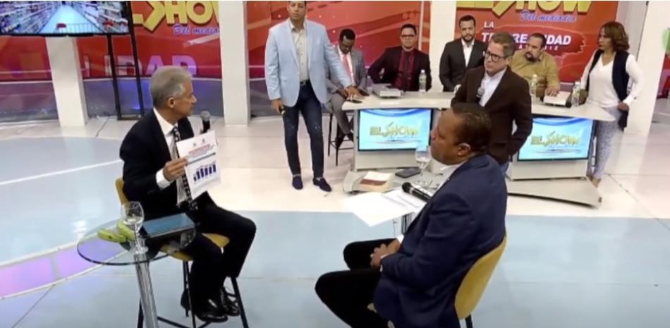 Eddy Alcántara y economista Haivanjoe Ng Cortiñas en debate en el Show del Mediodía