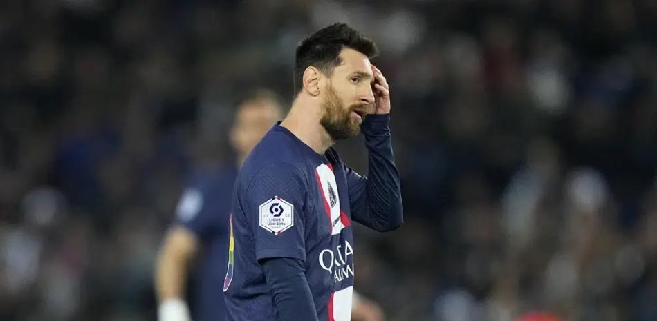 El argentino Lionel Messi, del París Saint-Germain, se lamenta tras dilapidar una oportunidad de gol ante el Ajaccio.