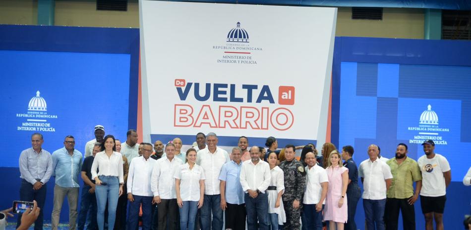 Figuras del deporte, el arte y otras labores donde se han destacado, volvieron al barrio con el ministro de Interior y Policía para promover valores en la juventud.