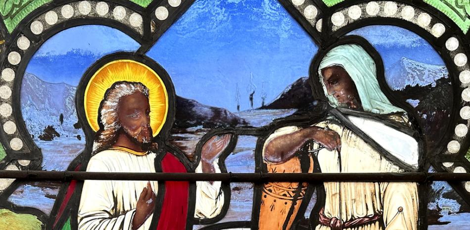 Un detalle de una vidriera de casi 150 años muestra a Cristo