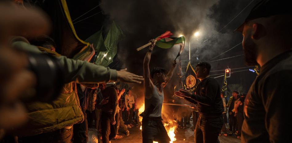 Los palestinos celebran el anuncio de un alto el fuego