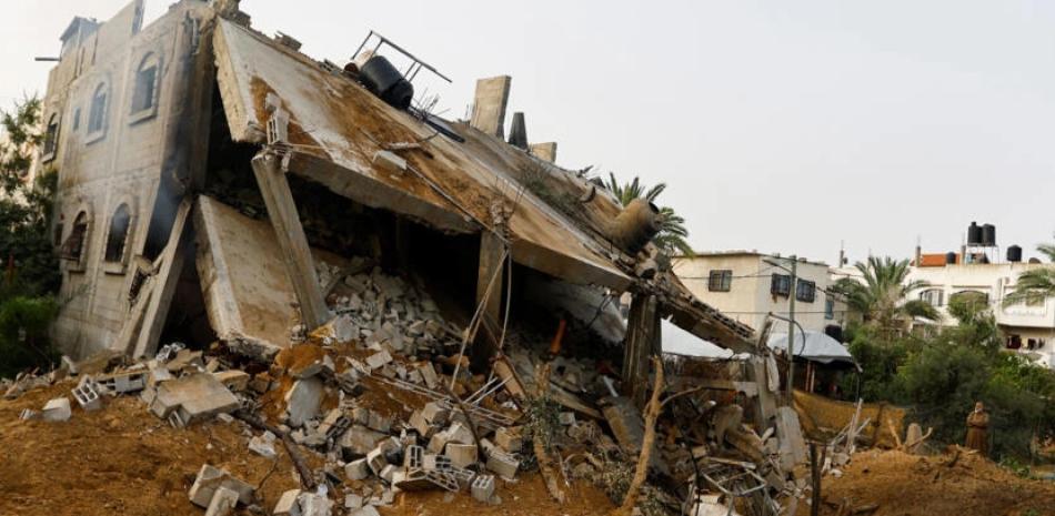 Ataque aéreo israelí en la ciudad de Deir al-Balah, en el centro de la Franja de Gaza.