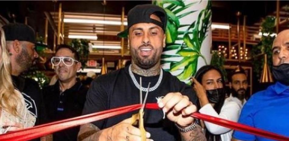 Nicky Jam en abril de 2021 durante la inauguración de ‘La industria’, su restauranteç en Miami.