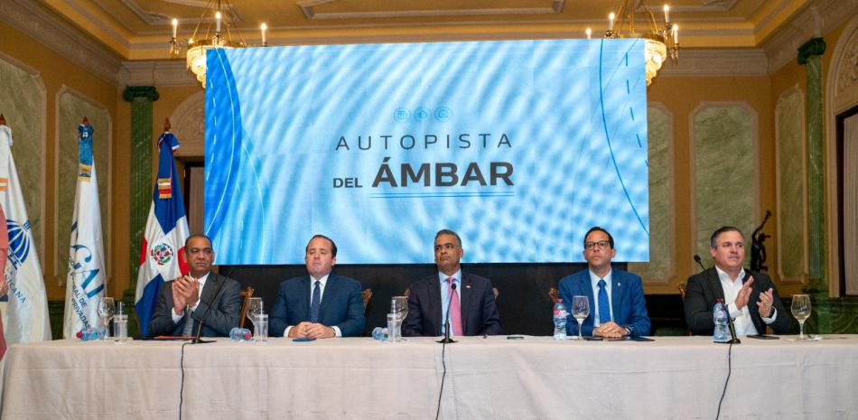 Delignes Asención, José Ignacio Paliza, Joel Santos, Sigmund Freund en Palacio Nacional.