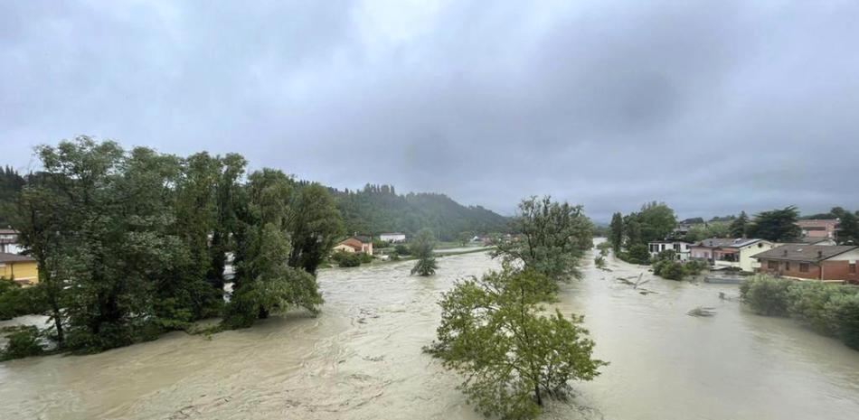 Río Savio desbordado en Cesena, Italia