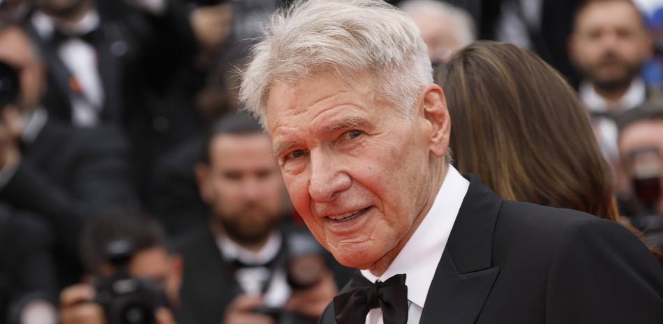 Harrison Ford posa a su llegada al estreno de la película "Indiana Jones and the Dial of Destiny" en la 76a edición del festival internacional de cine de Cannes, en sur de Francia, el jueves 18 de mayo de 2023.