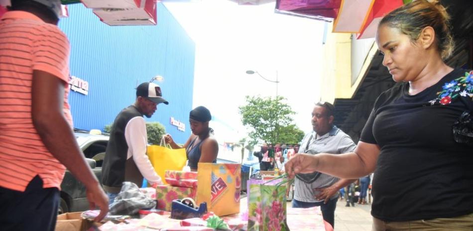 A diferencia del día de ayer, las ventas han estado lentas en los diferentes puntos comerciales del gran Santo Domingo