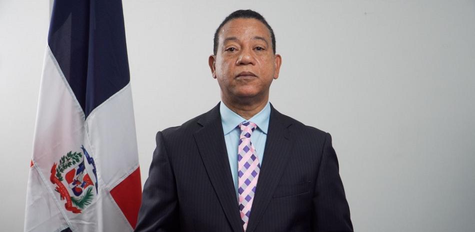 Franc Rosario, se presentó como precandidato a la presidencia por Alianza País